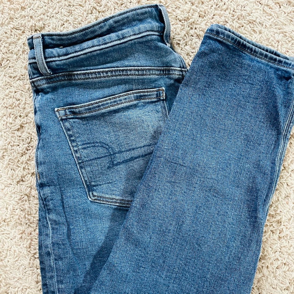 American Eagle Stretch High Rise Mom Jean